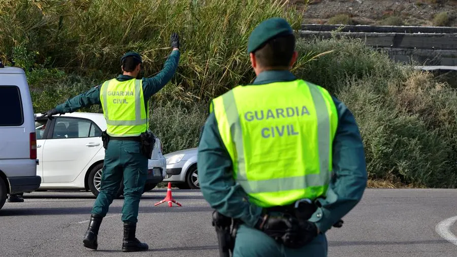 Guardia Civil en un control de carretera 