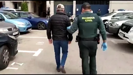 Detienen a un hombre que afirmó haber viajado desde Madrid para "contagiar el virus a los de Torrevieja" Detienen a un hombre que afirmó haber viajado desde Madrid para "contagiar el virus a los de Torrevieja"