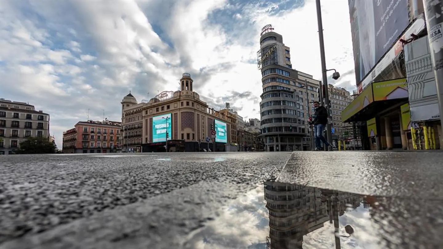 La plaza del Callao y la Gran Vía, prácticamente vacías por el coronavirus La plaza del Callao y la Gran Vía, prácticamente vacías por el coronavirus