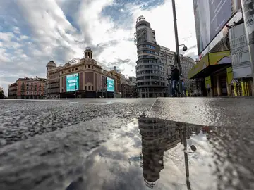La plaza del Callao y la Gran Vía, prácticamente vacías por el coronavirus La plaza del Callao y la Gran Vía, prácticamente vacías por el coronavirus