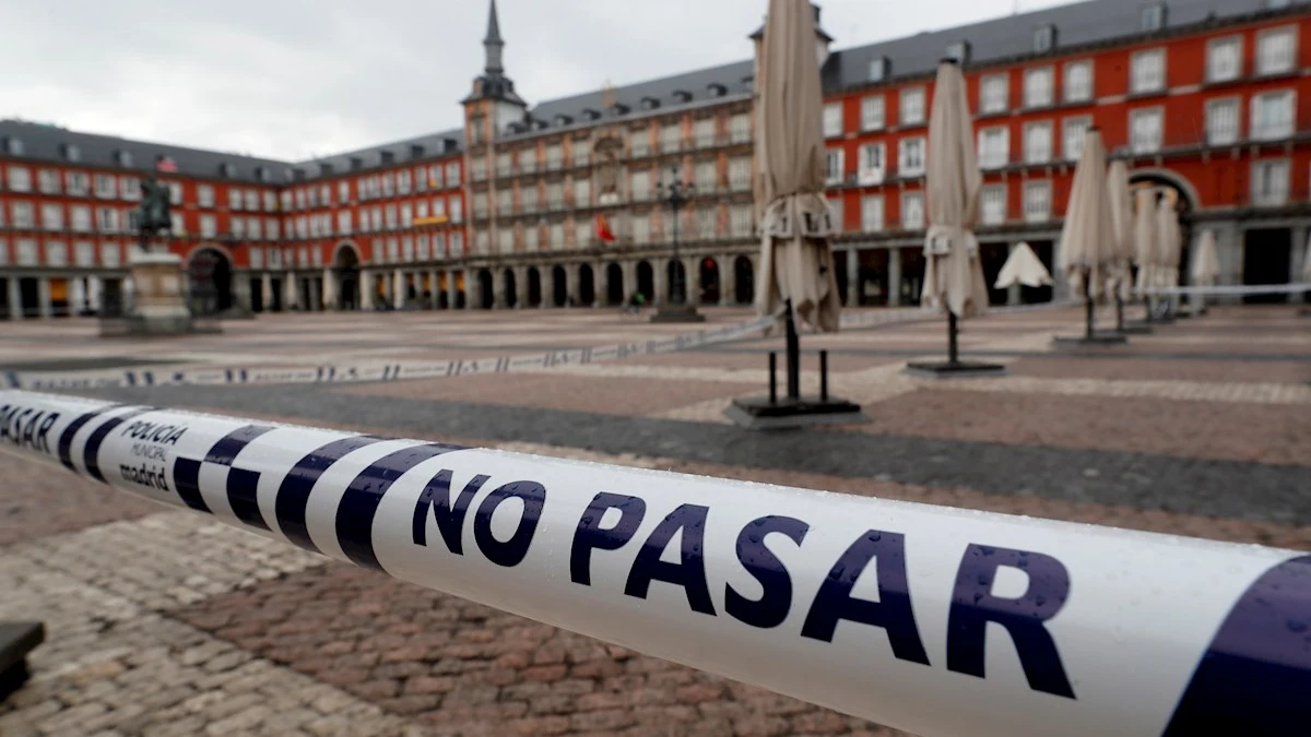 Precinto policial en la Plaza Mayor de Madrid