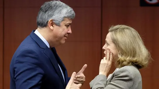 La vicepresidenta económica, Nadia Calviño, con el presidente del Eurogrupo, Mário Centeno La vicepresidenta económica, Nadia Calviño, con el presidente del Eurogrupo, Mário Centeno