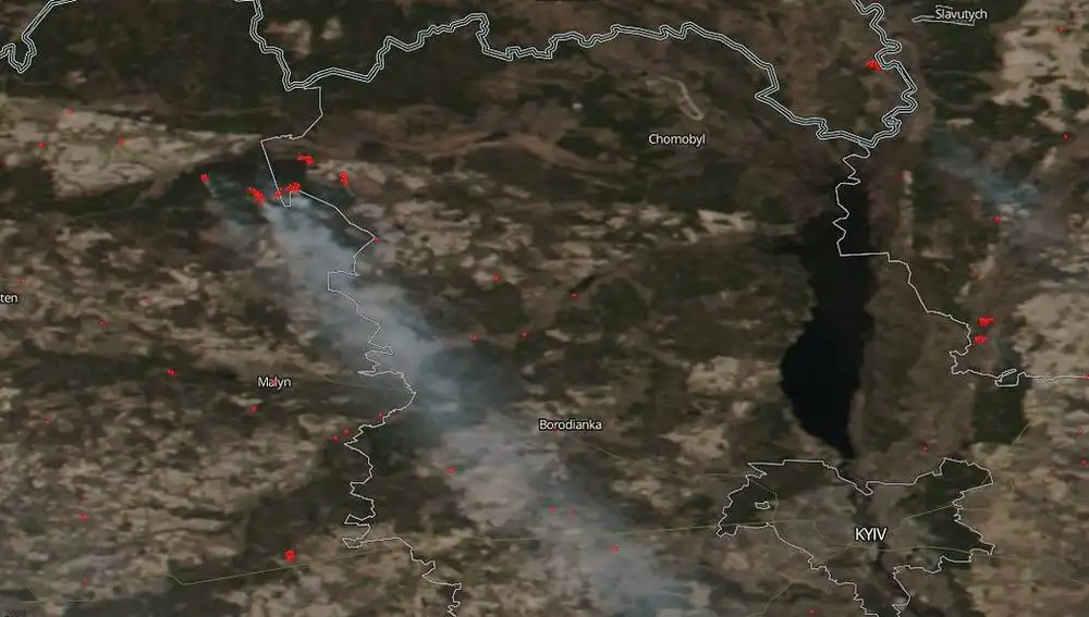 Focos del incendio en una imagen de satélite la NASA tomada el 5 de abril 