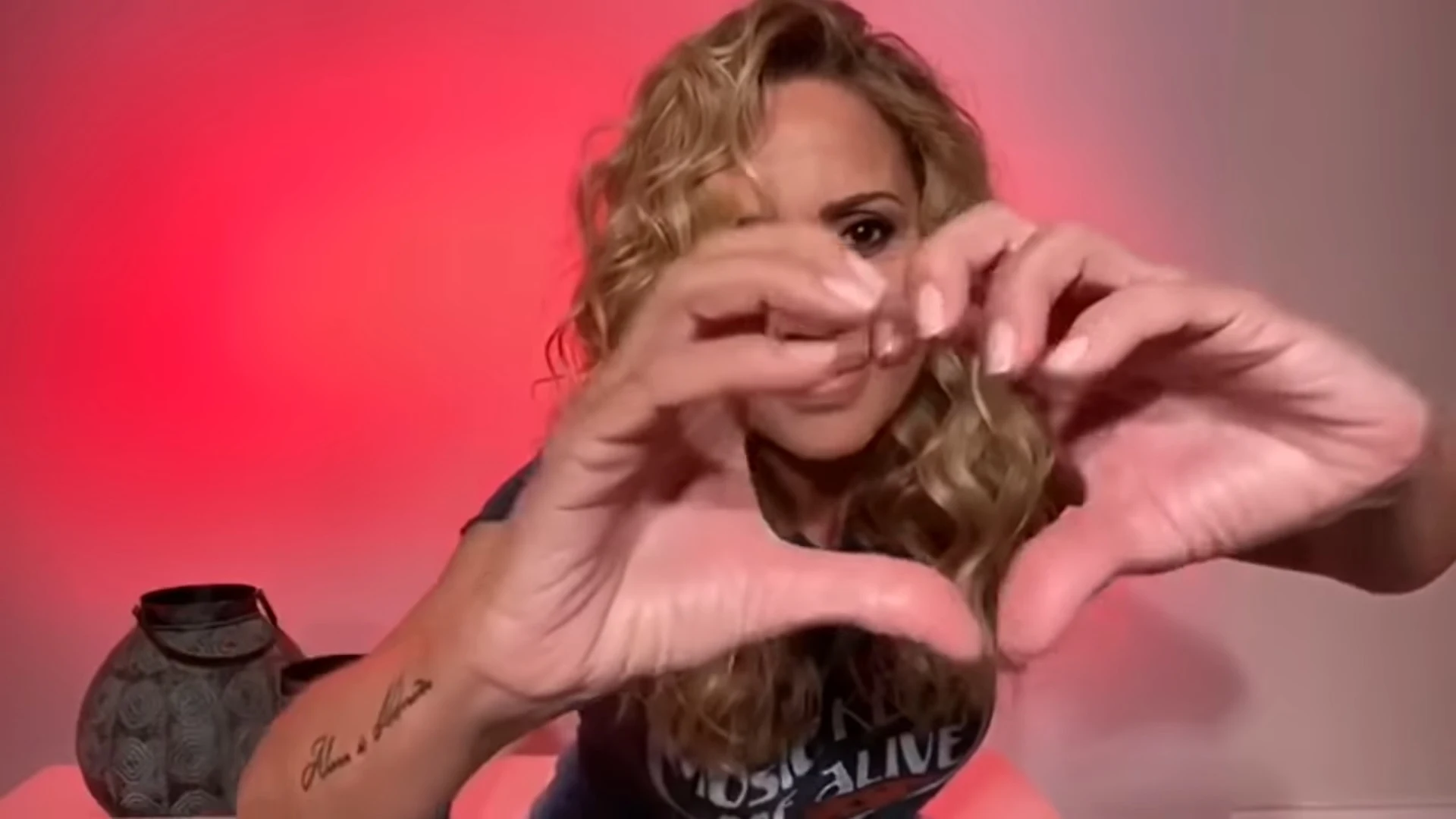 Imagen de Marta Sánchez en el vídeo de 'Un mismo corazón'