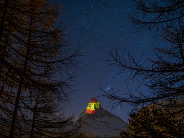 Proyectan la bandera de España en el Matterhorn Proyectan la bandera de España en el Matterhorn