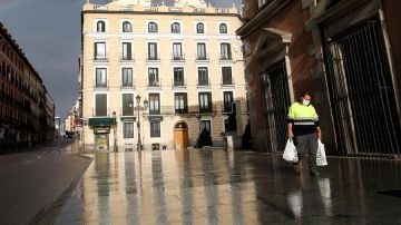Calle Mayor de Madrid, vacía por la crisis del coronavirus