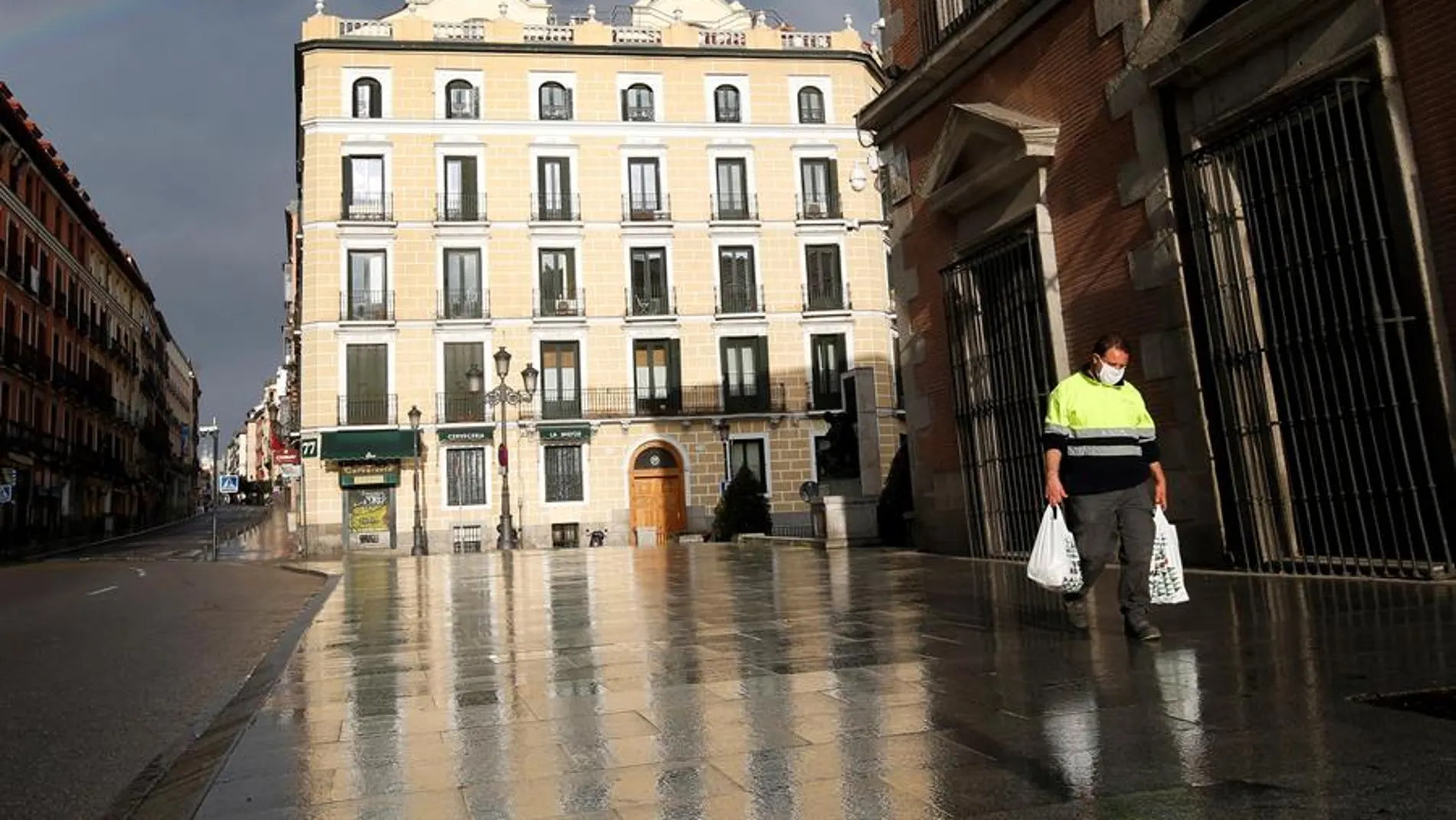 Calle Mayor de Madrid, vacía por la crisis del coronavirus