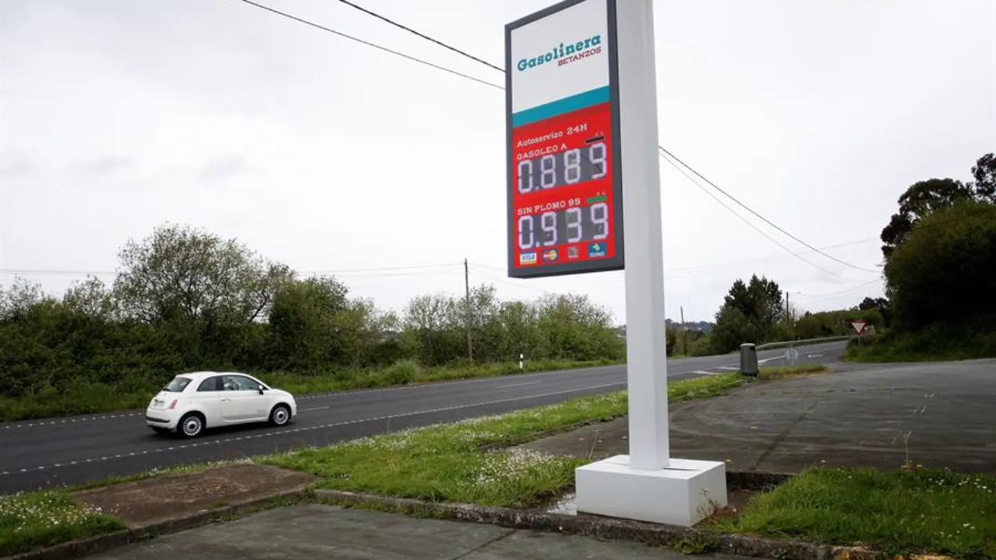Letrero luminoso de una gasolinera del concello coruñés de Betanzos Letrero luminoso de una gasolinera del concello coruñés de Betanzos