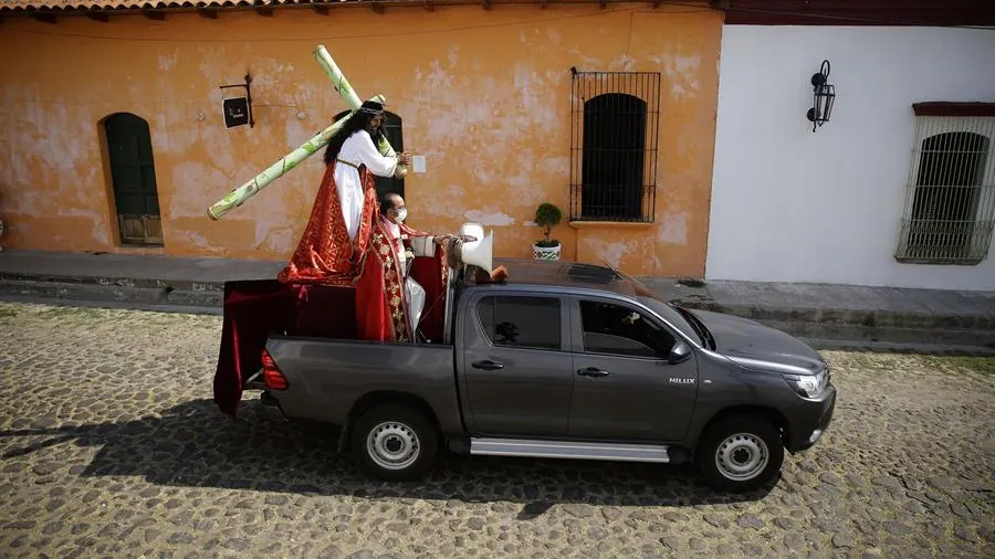 La imagen de Jesús Nazareno recorrió este Viernes Santo las calles en coche