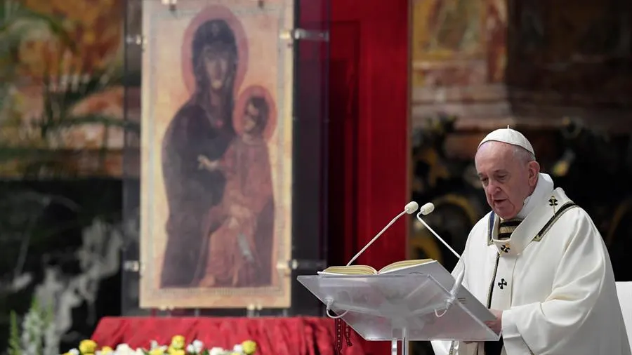 El papa Francisco durante la misa del Domingo de resurrección celebrada a puerta cerrada