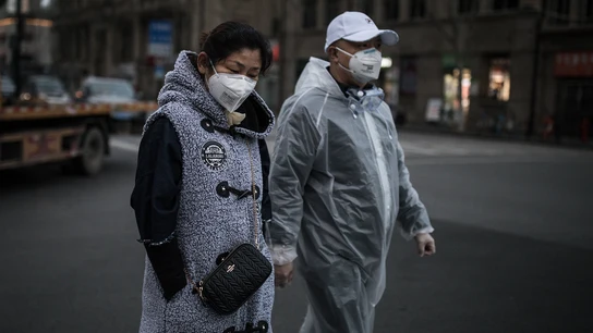 Ciudadanos pasean por Wuhan Ciudadanos pasean por Wuhan