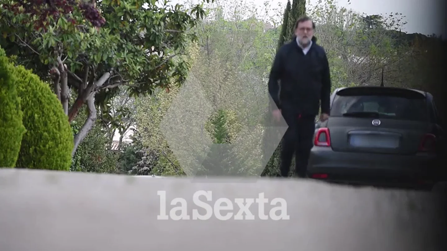 Rajoy se salta el confinamiento para hacer ejercicio en la calle cerca de su casa, en Madrid Rajoy se salta el confinamiento para hacer ejercicio en la calle cerca de su casa, en Madrid