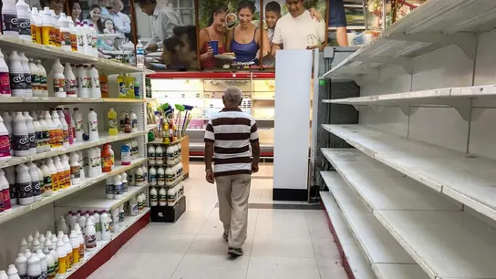 Productos de limpieza en un supermercado. Productos de limpieza en un supermercado.