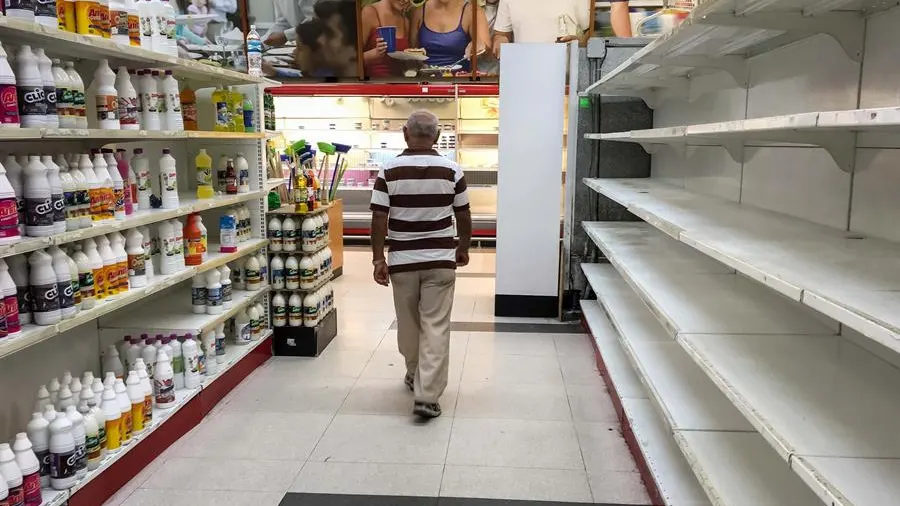 Productos de limpieza en un supermercado. 