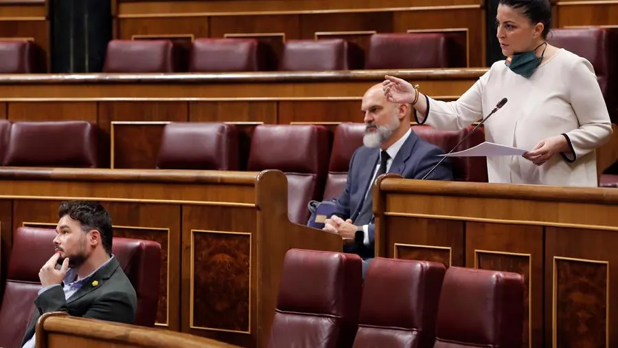  La diputada de Vox Macarena Olona interviene en la primera sesión de control al Ejecutivo celebrada en el Congreso 