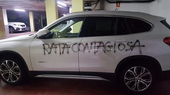El mensaje que le han pintado a una ginecóloga de Barcelona en el coche El mensaje que le han pintado a una ginecóloga de Barcelona en el coche