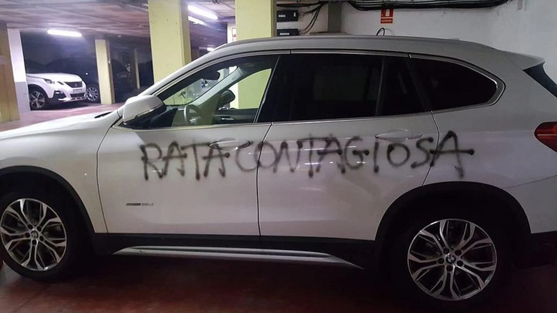 El mensaje que le han pintado a una ginecóloga de Barcelona en el coche