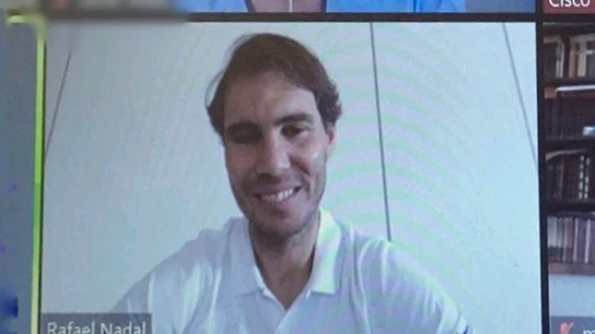 Rafa Nadal realizando una videollamada con un enfermo de coronavirus Rafa Nadal realizando una videollamada con un enfermo de coronavirus