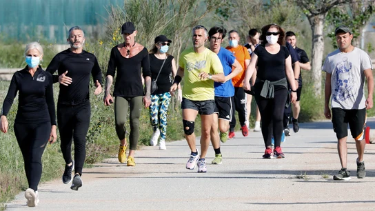 Ciudadanos salen a pasear y a correr este sábado por Barcelona Ciudadanos salen a pasear y a correr este sábado por Barcelona