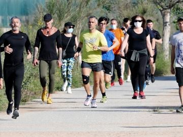 Ciudadanos salen a pasear y a correr este sábado por Barcelona Ciudadanos salen a pasear y a correr este sábado por Barcelona
