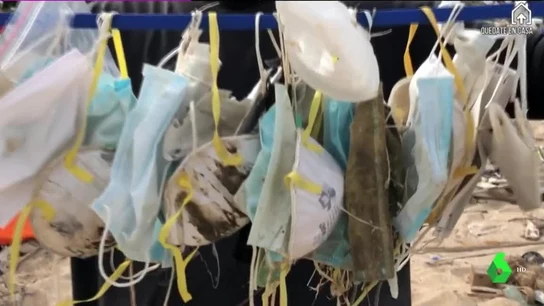 Los residuos generados por las mascarillas y guantes, tan necesarios en la pandemia, ya han llegado a los océanos. Los residuos generados por las mascarillas y guantes, tan necesarios en la pandemia, ya han llegado a los océanos.
