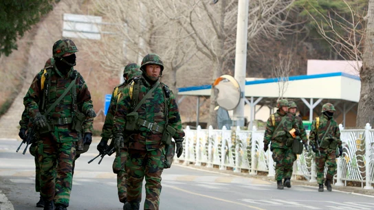 Militares de Corea del Sur patrullando Militares de Corea del Sur patrullando