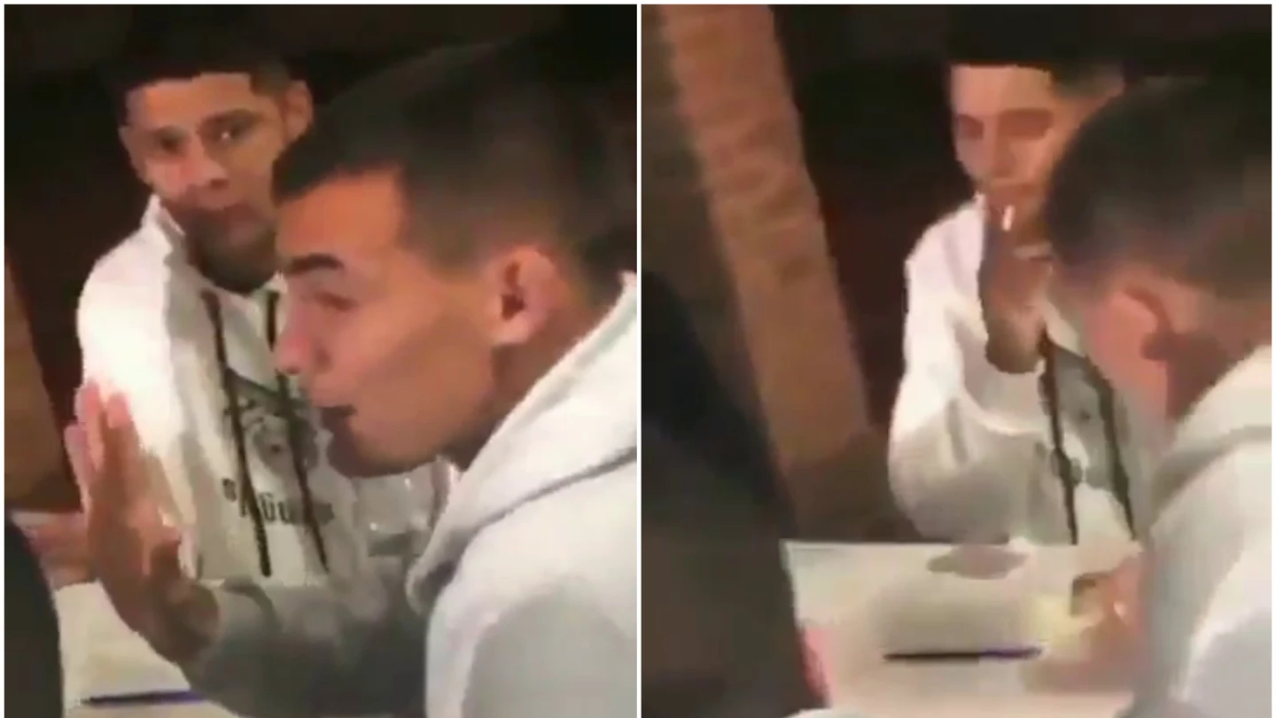 Marcos Rojo, jugando al póker y fumando Marcos Rojo, jugando al póker y fumando