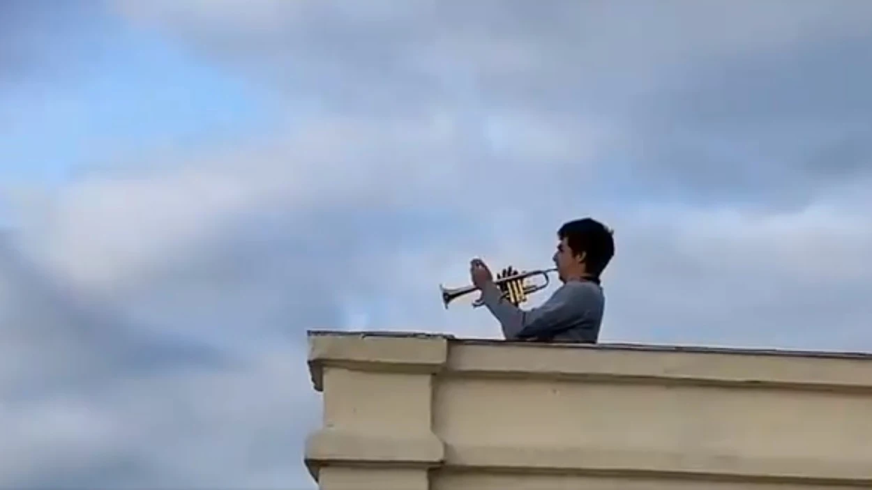 Antonio, trompetista aficionado del Real Madrid Antonio, trompetista aficionado del Real Madrid