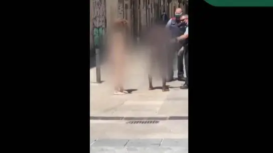 Detienen al presunto autor de una agresión sexual mientras caminaba desnudo por Barcelona Detienen al presunto autor de una agresión sexual mientras caminaba desnudo por Barcelona