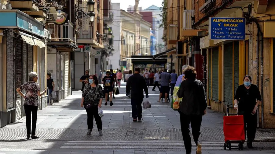 Ciudadanos paseando en la Fase 0 de la desescalada