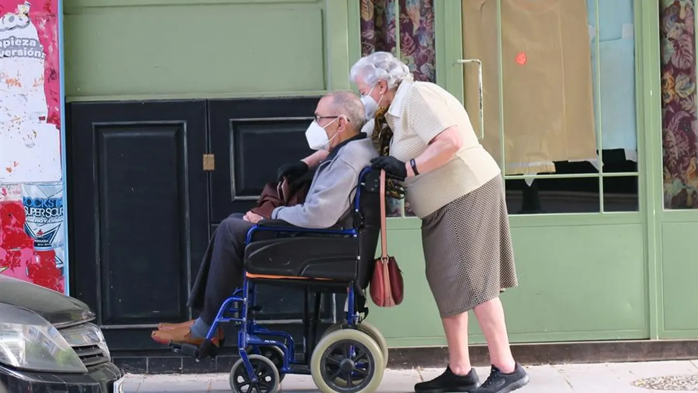 Una pareja de mayores Una pareja de mayores
