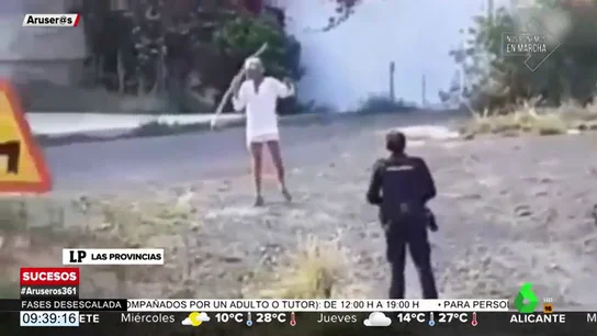 Detenido en las Palmas de Gran Canaria tras atacar a un agente con un cuchillo y una lanza Detenido en las Palmas de Gran Canaria tras atacar a un agente con un cuchillo y una lanza