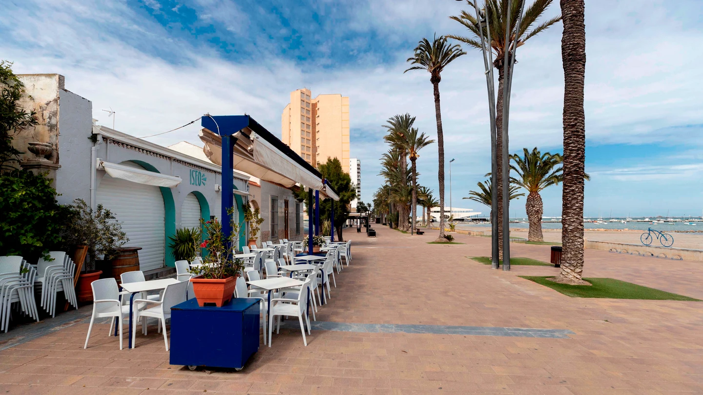 Terraza cerrada de un restaurante de Santiago de la Ribera, Murcia, durante el estado de alarma Terraza cerrada de un restaurante de Santiago de la Ribera, Murcia, durante el estado de alarma