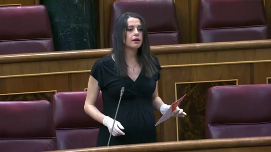 Arrimadas se muestra emocionada y con la voz entrecortada en su "última intervención antes de traer un niño a este mundo" Arrimadas se muestra emocionada y con la voz entrecortada en su "última intervención antes de traer un niño a este mundo"