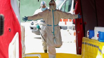 Bomberos de la Comunidad de Madrid participan en labores de desinfección