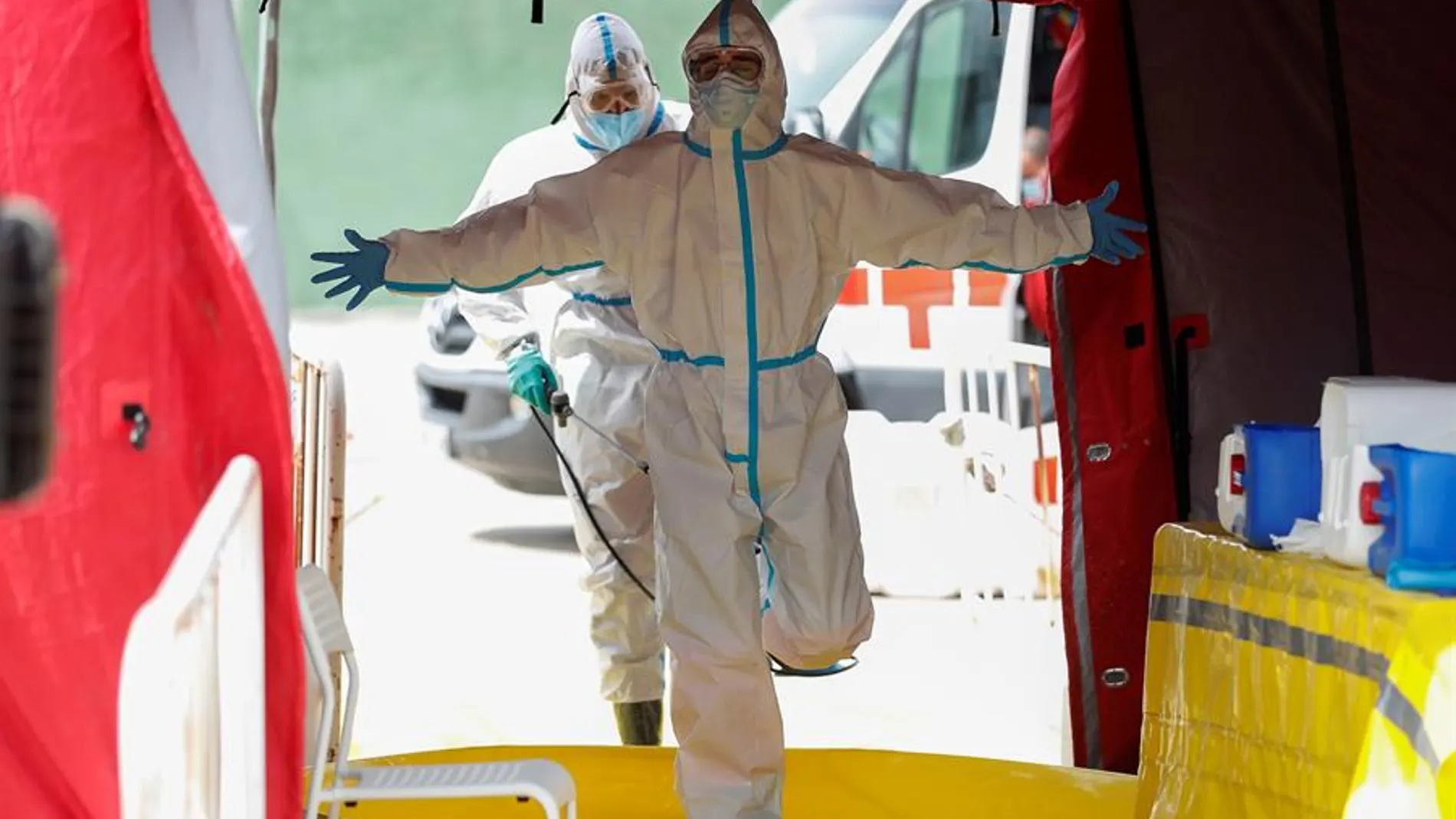 Bomberos de la Comunidad de Madrid participan en labores de desinfección