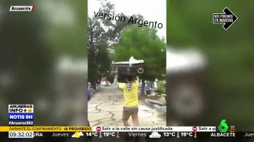 Unos enterradores generan polémica en redes tras recrear el meme de los africanos bailando con un ataúd