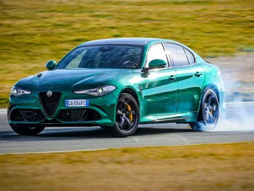 Alfa Romeo Giulia Quadrifoglio Alfa Romeo Giulia Quadrifoglio