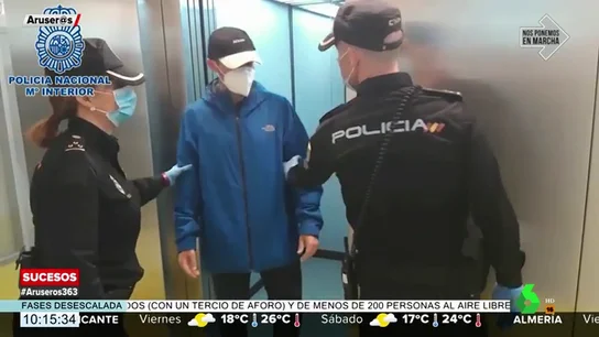 Se salta el confinamiento para "visitar a un amigo" y la policía le descubre por quedarse atrapado en su ascensor Se salta el confinamiento para "visitar a un amigo" y la policía le descubre por quedarse atrapado en su ascensor