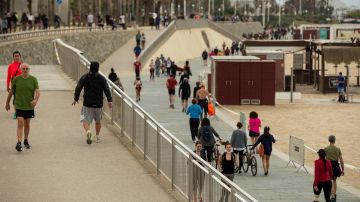 Imagen de la playa de la Barceloneta en Barcelona