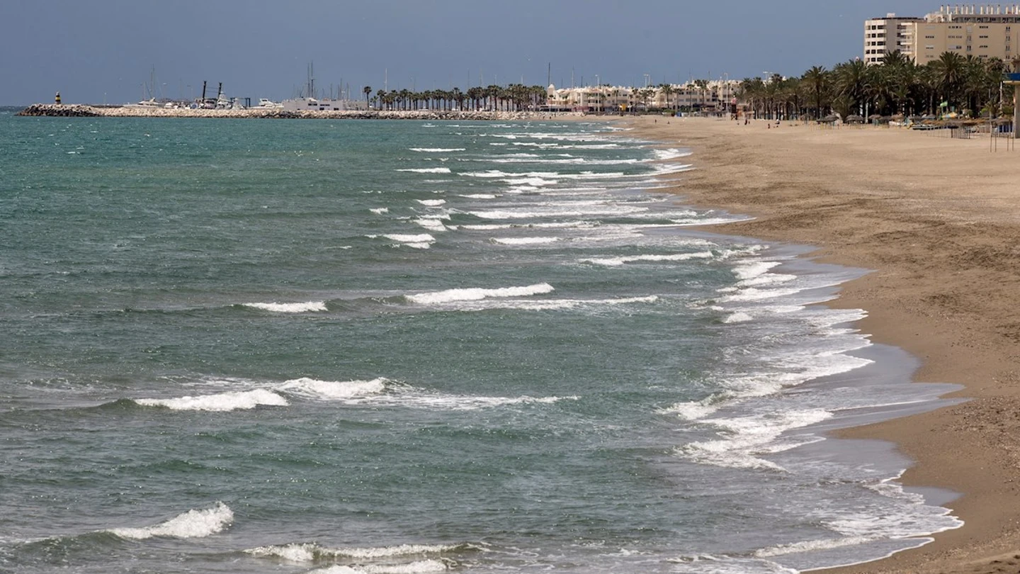 Vista de la playa de La Carihuela de Torremolinos Vista de la playa de La Carihuela de Torremolinos
