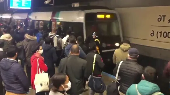 Aglomeraciones en el transporte público francés el primer día de desescalada Aglomeraciones en el transporte público francés el primer día de desescalada