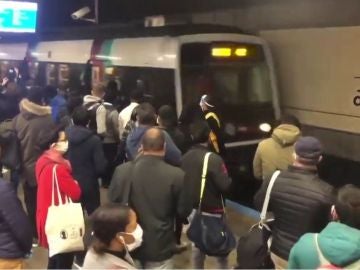 Aglomeraciones en el transporte público francés el primer día de desescalada Aglomeraciones en el transporte público francés el primer día de desescalada
