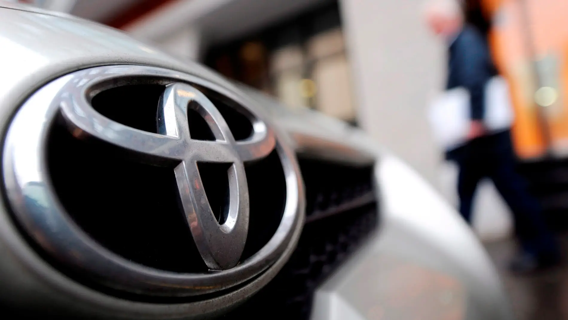 Toyota reabre sus concesionarios