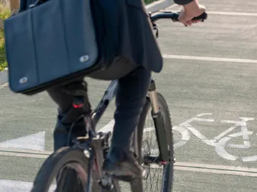 Bicicleta por una ciudad. Bicicleta por una ciudad.