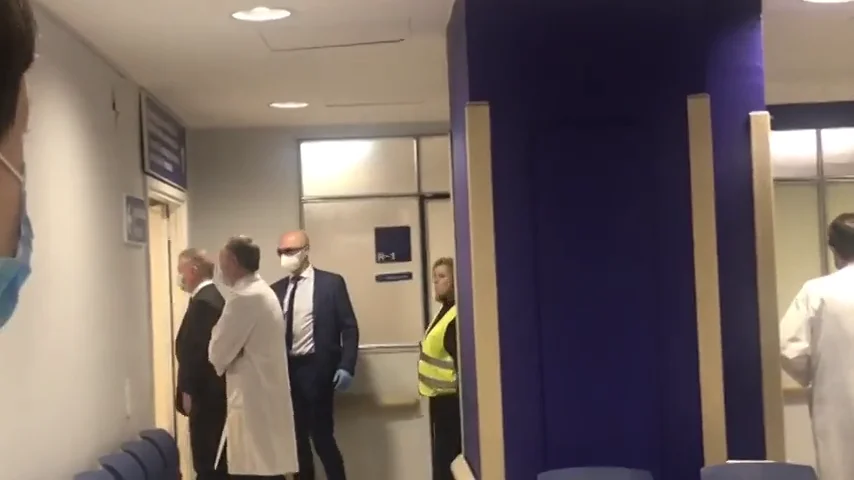 El lehendakari Urkullu, abucheado en su visita al hospital de Cruces por la crisis del coronavirus El lehendakari Urkullu, abucheado en su visita al hospital de Cruces por la crisis del coronavirus
