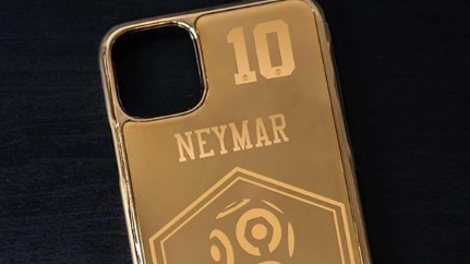Móvil de oro para Neymar.