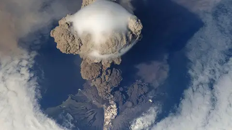 Volcán en erupción Volcán en erupción