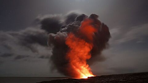 Volcán en erupción