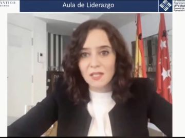 Ayuso participa virtualmente en una charla universitaria. Ayuso participa virtualmente en una charla universitaria.